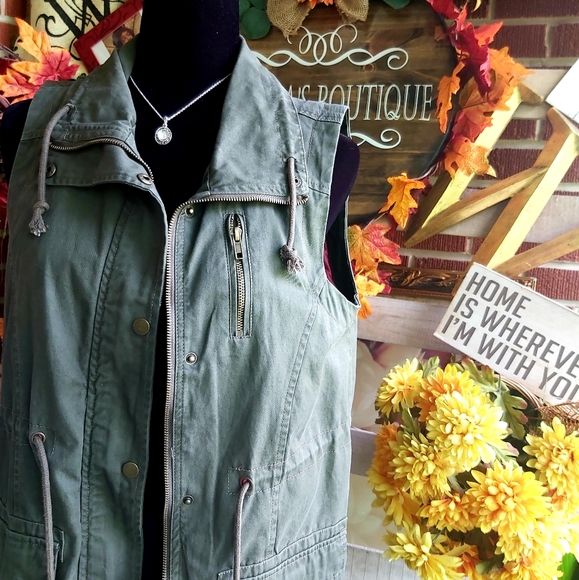 Justify Jackets \u0026 Coats | Justify Cargo Military Vest | Color: Green | Size: M | Khristianlopez's Closet